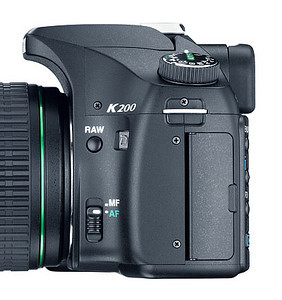 Illustration for article titled Supposed Pentax K200D Pictures Leaked All Over the Web